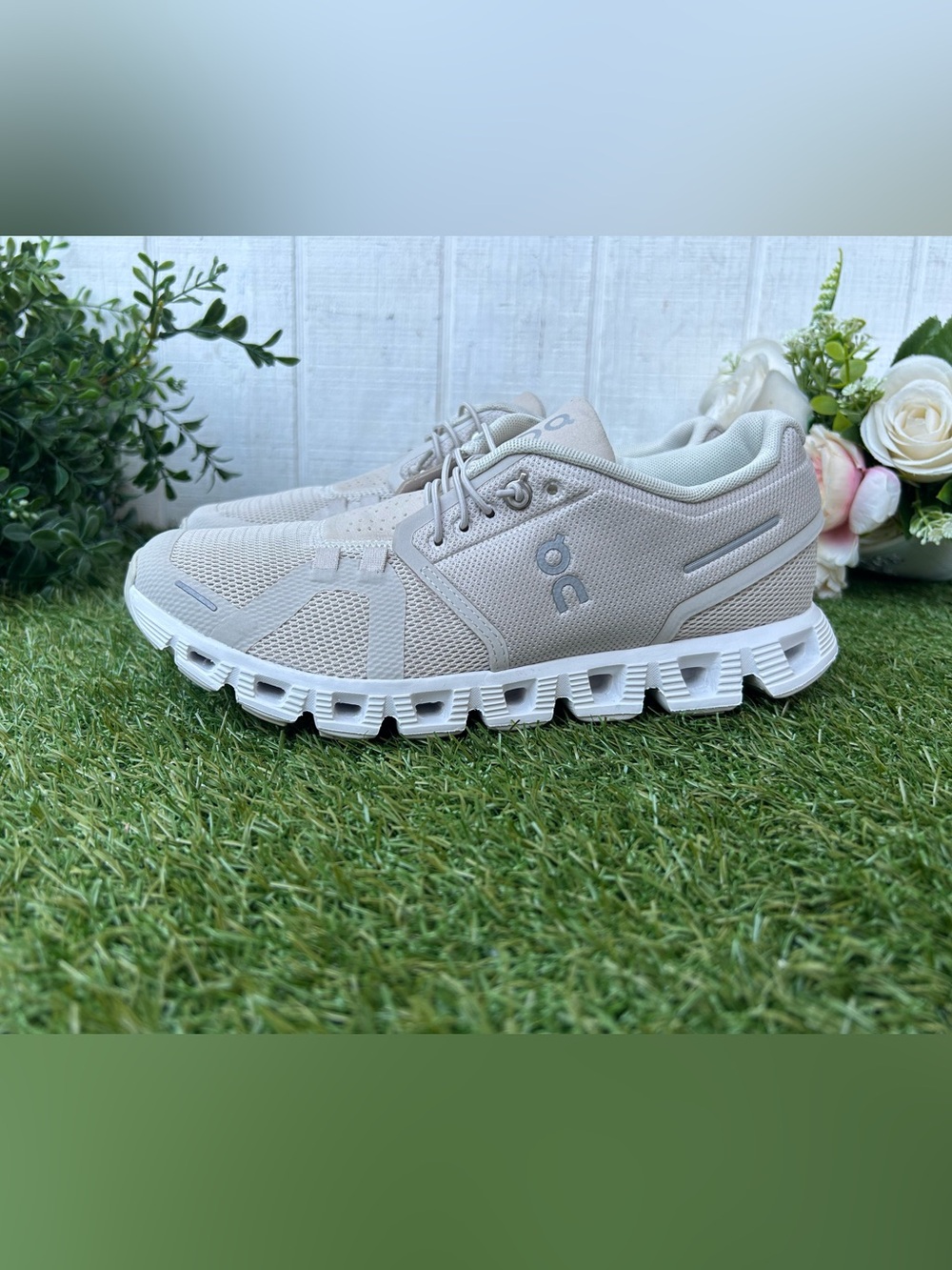 On Cloud 5 Trainers Color: Pearl / White women 7 new - Picture 11 of 16